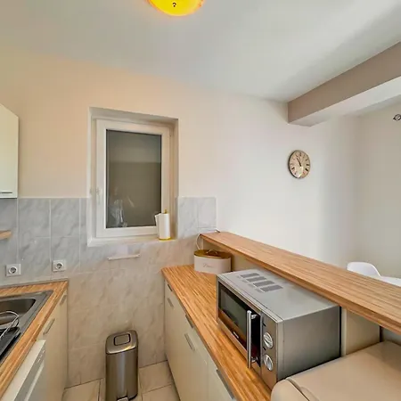 Vesna With A Terrace And Sea View