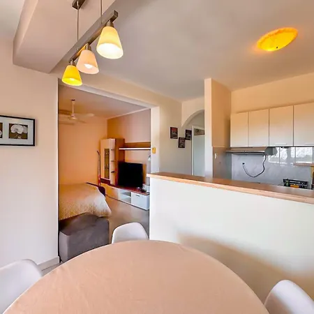 Vesna With A Terrace And Sea View Apartamento *