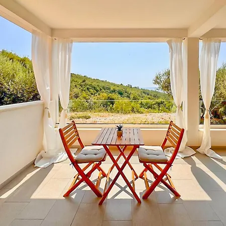 Appartement Vesna With A Terrace And Sea View *