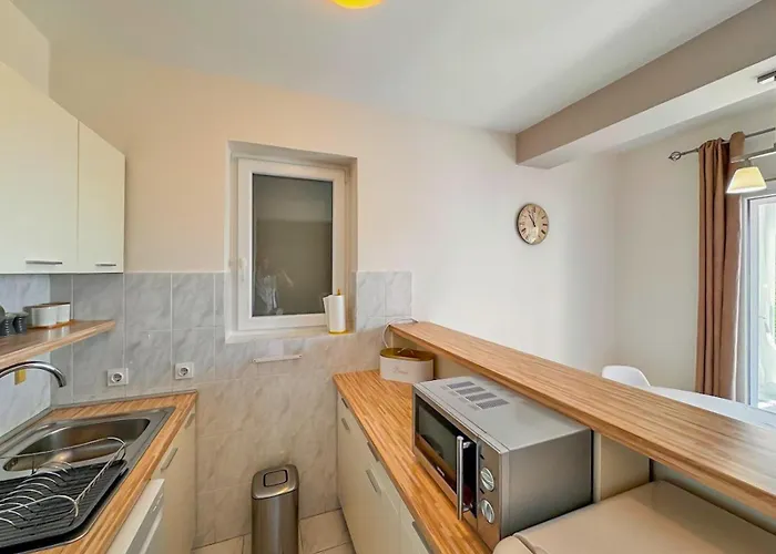 Vesna With A Terrace And Sea View