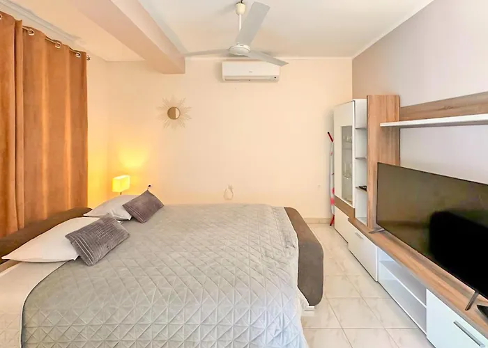 Vesna With A Terrace And Sea View *