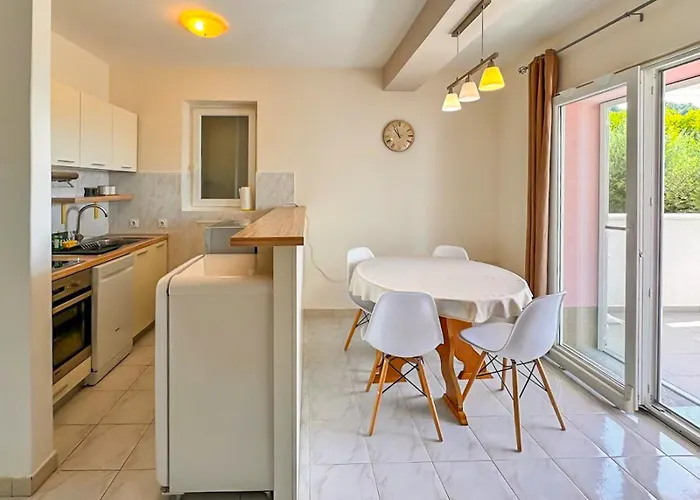 Vesna With A Terrace And Sea View Appartement Rabac