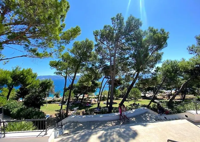 Vesna With A Terrace And Sea View Apartman