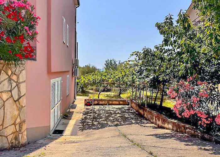 Vesna With A Terrace And Sea View Apartman *