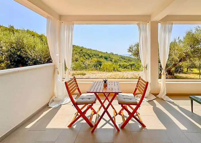 Apartman Vesna With A Terrace And Sea View *