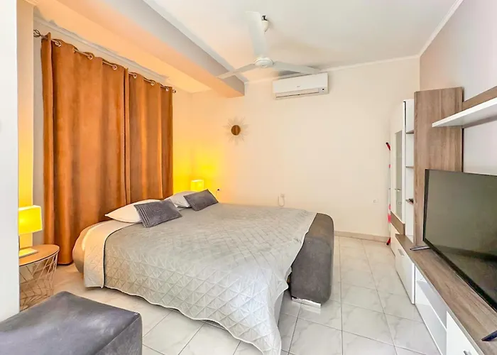 Vesna With A Terrace And Sea View Apartman *
